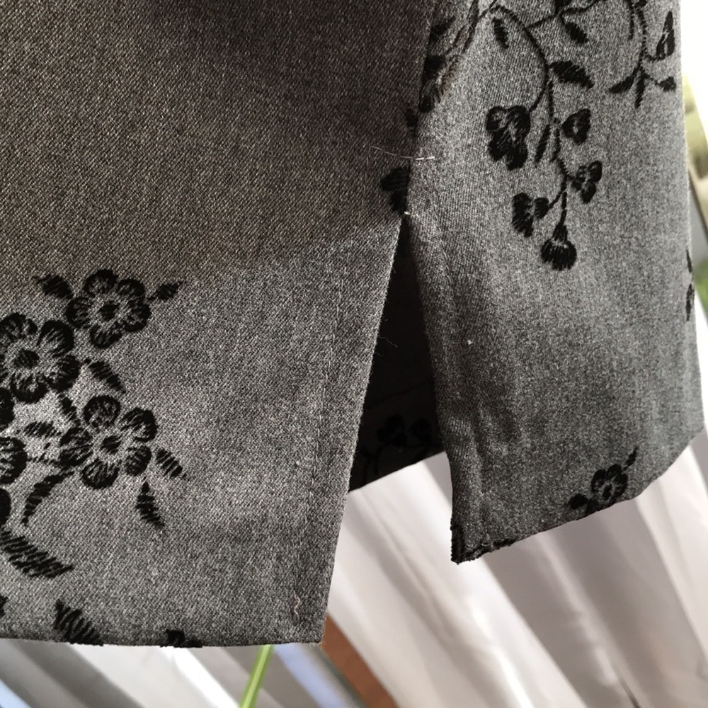I.L.U. VINTAGE Dark Gray/Black Velvet Embroidery Floral Design Mini Skirt - 7 - Picture 11 of 14